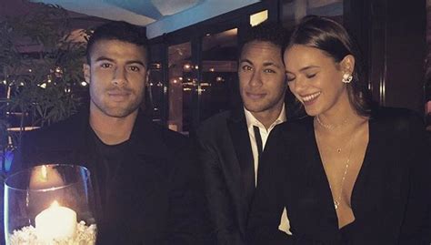View the latest neymar photos. Rafinha celebra el amor entre Neymar y su novia