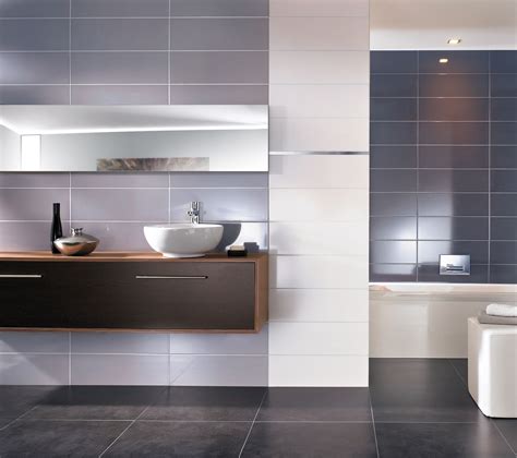 Das badezimmer ist in den letzten jahren mehr und mehr von einem zweckdienlichen raum zu einem aufenthaltsraum geworden, in dem menschen neben der täglichen pflegeroutine ruhe und. Exquisite Geradlinigkeit | Badezimmer design, Badezimmer ...