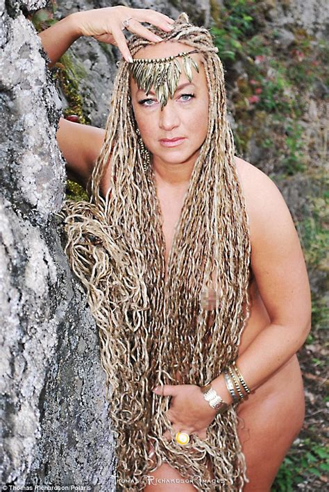 Rachel Dolezal Poses Nude For Glamour Photo Shoot In Nothing But A Headband Daily Mail Online
