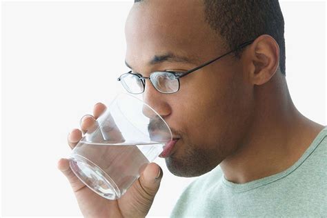 How Much Water Should You Drink A Day Your Throat Will Tell You New