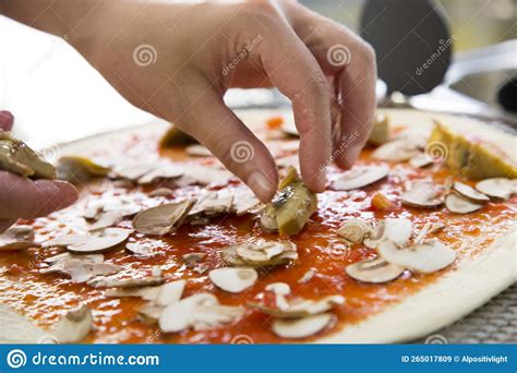 Pizza Aux Champignons Pizza Napolitaine Avec Sauce Tomate Fromage Et