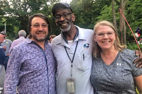 Georgia Neighborhood's Amazing Goodbye to Beloved Mailman