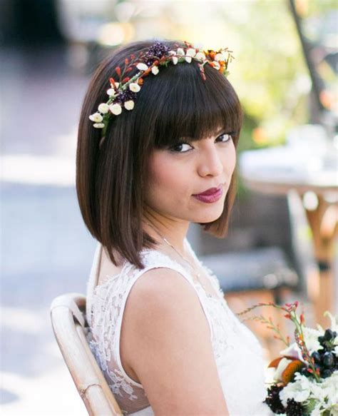 7 Ways To Wear Fresh Flowers In Your Wedding Day Hair Photo By Mi