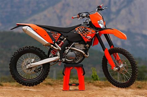 The main upgrade is the all new 4, stroke dohc engine that delivers more torque than the old unit helping you deal better with tough tracks. 2010 KTM 250 EXC - Moto.ZombDrive.COM