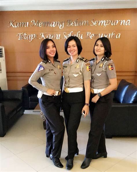 Pin By Mohd Arifin On Uniforms Wanita Tentara Wajah