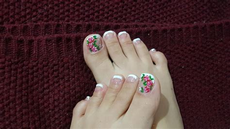 Uñas decoradas para pies de estrellas. Uñas de los pies francesas decoradas con flores | Belleza