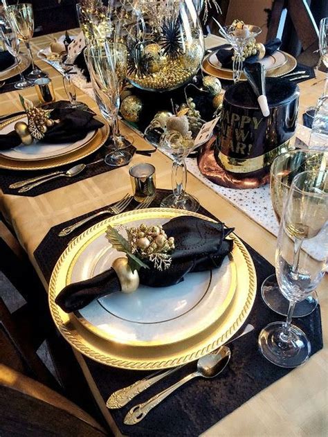 30 Wonderful Black And Gold New Years Eve Party Decoration Ideas