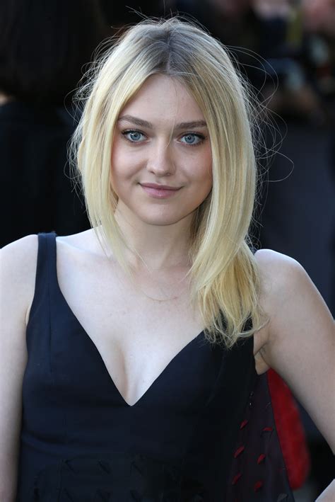 Dakota Fanning Emmy Rossums Smoky Eye Is Your Go To Party Look This