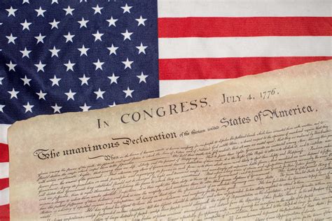 Declaración De Independencia El 4 De Julio De 1776 En La Bandera De Estados Unidos 18748358 Foto
