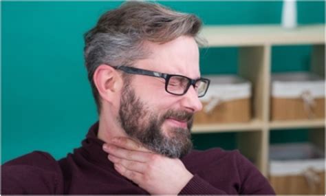It showed up simply as a swollen lymph node on my neck like symptoms, the signs of cancer vary based on the type and location of the tumor. What does the beginning of throat cancer look like ...