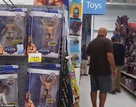 Texas Dad Confronts ‘pervert Taking Photographs Of His Daughter In Dallas Walmart Daily Mail