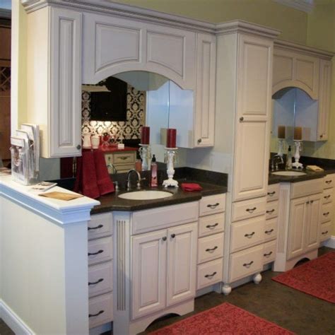 If you are looking for a quick lead time and lots of customization mid continent is a great fit. Pin di Kitchen