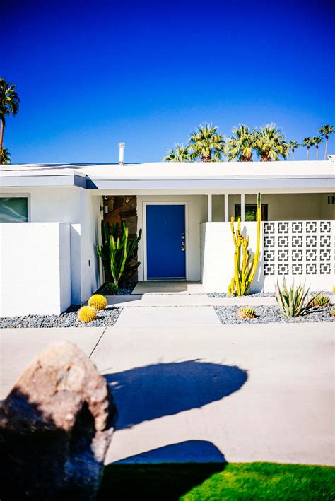 With the largest concentration of mid century modern architecture and design in the united states, palm springs is a mecca for modern enthusiasts. Palm Springs Midcentury Home Tour | Palm springs mid ...