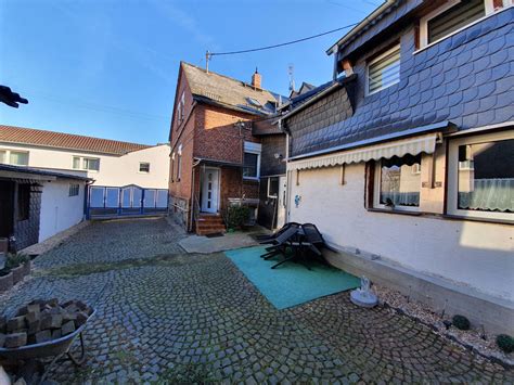 Bei dem entschluss sich räumlich zu verändern und dem verkauf des eigenen hauses oder der geschätzten wohnung, handelt es sich um eine entscheidung von größerer tragweite. -VERKAUFT- Individuelles 1-Familien-Haus - Betz Immobilien ...