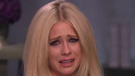 Avril Lavigne Breaks Down In Tears Over Her Battle With Lyme Disease