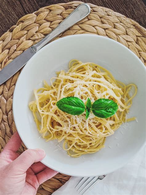 Aglio E Olio Linguine Garlic And Olive Oil May Eighty Five
