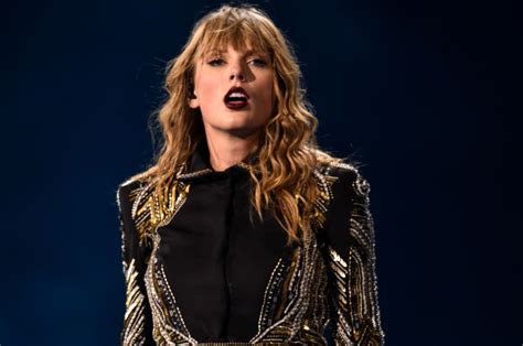 Taylor Swift Sexual Assault Case Singer Nearly Cries At Tampa Concert