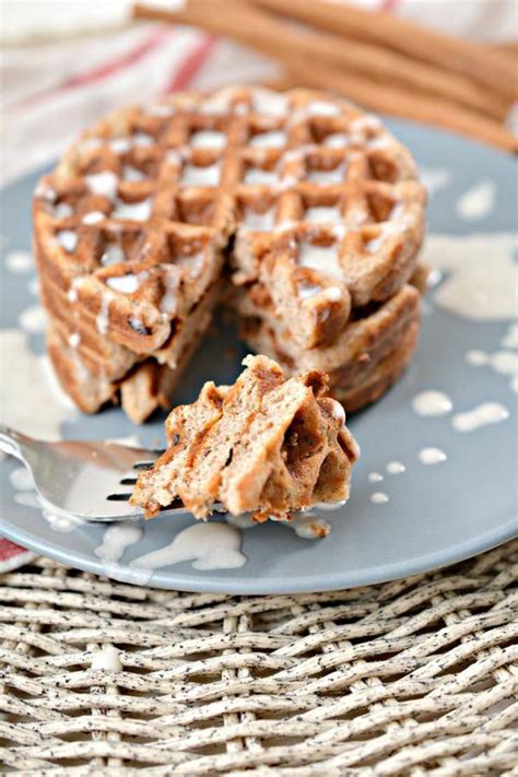 {keto chaffles} tasty & easy low carb keto chaffle recipe. BEST Keto Chaffles! Low Carb Cinnamon Roll Chaffle Idea ...