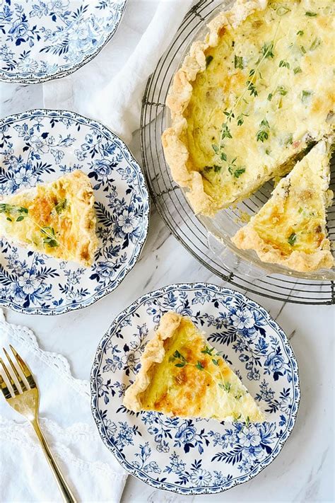 Preheat oven to 400 f. Quiche Lorraine Recipe | Your Homebased Mom | Easy Quiche ...