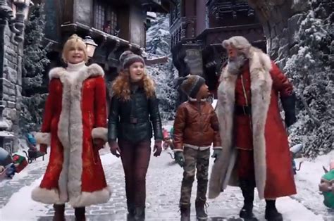 First Look At Christmas Chronicles 2 With Goldie Hawn And Kurt Russell