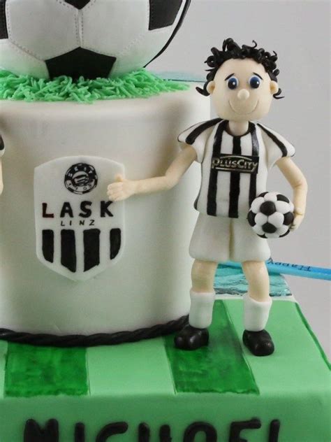 Torten münchen, zuckerbäckerin adéla, cupcakes und torten in münchen. LASK & Black Wings Torte … wenn das Herz für Fussball und ...