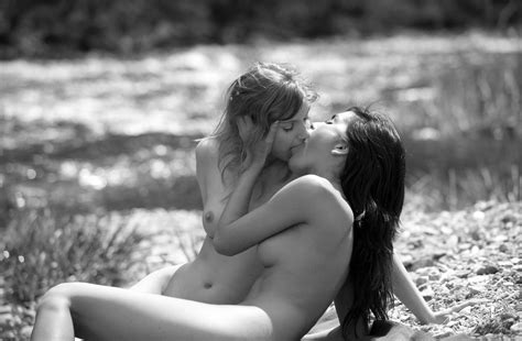 Wallpaper Lesbians Kissing Nude Naked Models Models Lesbian Kiss