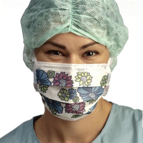 Maska chirurgiczna lekarza jest dodatkowym przedmiotem dla medyka. BARRIER/MOLNLYCKE Maska chirurgiczna wiązana na troki 4237 ...