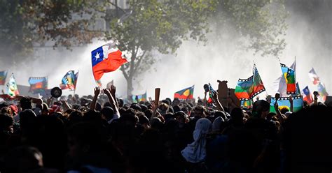 In minneapolis zeigten zahlreiche menschen ihre wut, nachdem ein polizist einen jungen schwarzen. In Cile continuano le proteste - Il Post