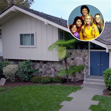 Hgtvs ‘brady Bunch House Is On The Market Tour The Home Renovated To Replicate The Set
