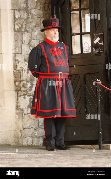Tower Of London Yeoman Fotos Und Bildmaterial In Hoher Auflösung Alamy