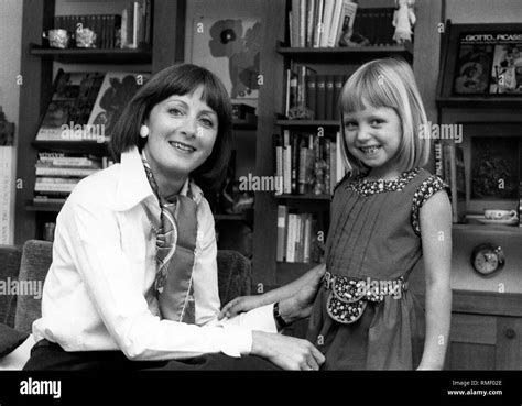 the lord mayor s wife hildegard kronawitter with her six year old daughter isabelle born 1971