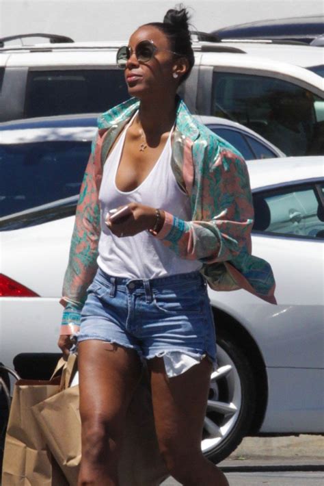Kelly Rowland Braless 45 Photos Thefappening