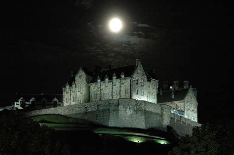 Get an overview of edinburgh castle, part of a unesco world heritage site and home of the honours of scotland, stone of destiny, mons meg and one o'clock gun. Castle of Edinburgh Foto & Bild | europe, united kingdom ...