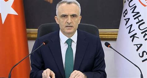 Murat uysal görevden alınarak,eski bayburt milletvekili ve aynı zamanda eski maliye bakanı olan (bkz: Turkiye Cumhuriyet Merkez Bankası Başkanı Naci Ağbal'dan ...