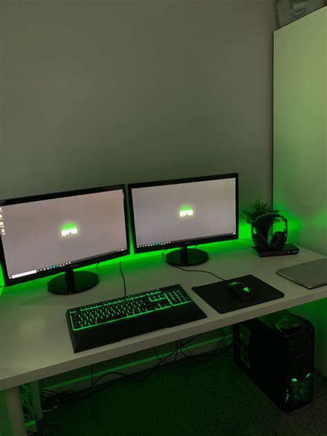Here is my minimal Ikea gaming setup! This includes the 