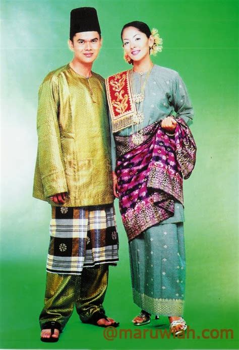 Manteren lamo merupakan pakaian tradisional khas maluku utara. Kumpulan Foto Model Baju Kebaya Johor - Trend Baju Kebaya