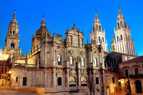 With its many museums, events, theaters, restaurants, bars and other entertainment and cultural opportunities, it is also the political and cultural center of the country. Santiago de Compostela Spain Travel Guide