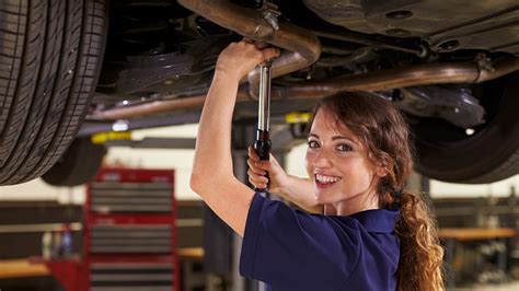 How To Become An Automotive Mechanic Career Girls Explore Careers
