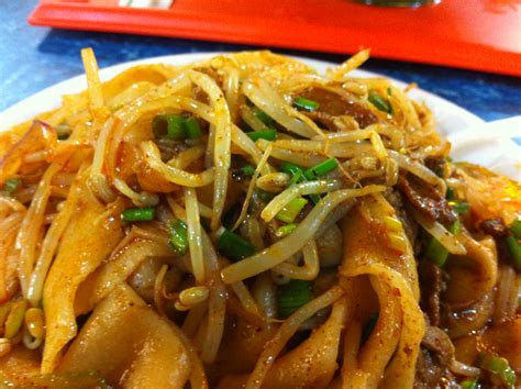 Chinese food… …is simply one of the word's most widely enjoyed and most influential cuisines. NYC - Queens - Flushing: Flushing Mall Food Court - Xi'an ...