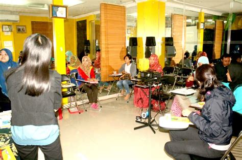 (kolose 2:1, the new testament in modern english, oleh j. Training Putaran Ke-3 diikuti oleh Peserta Beasiswa biMBA ...