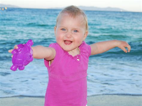 無料画像 ビーチ 海 水 人 女の子 遊びます 紫の 休暇 休日 幼児 青空 フランスのリビエラ 2560x1920 1006120 無料写真 Pxhere