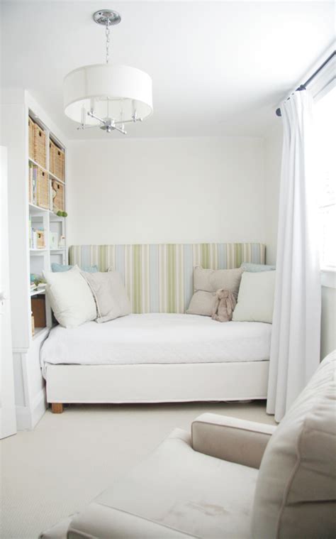 We have everything you are looking for! This Pinterest Life: DIY Inexpensive Fabric Headboard
