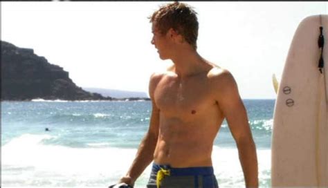 MALE CELEBRITIES 20 Shirtless Pictures Of Hottie Luke Mitchell