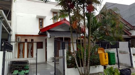 Tambahkan beberapa tanaman yang populer seperti bonsai atau tanaman lainya. Rumah Tinggal Dengan Halaman Belakang Luas, Dekat ...