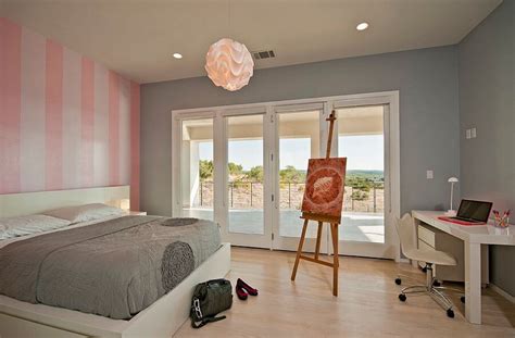 Check out photos of stylish rooms with striped accessories and creative decorating ideas. 9 Bedroom Design Ideas with Striped Walls - Interior Idea