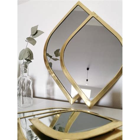 Gli specchi non servono solo per pettinarsi e truccarsi. specchi con cornice in ottone - Ricerca Google | Specchi ...