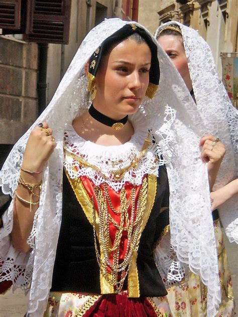 Sardinian People Traditional Outfits Italian Traditional Dress Traditional Dresses