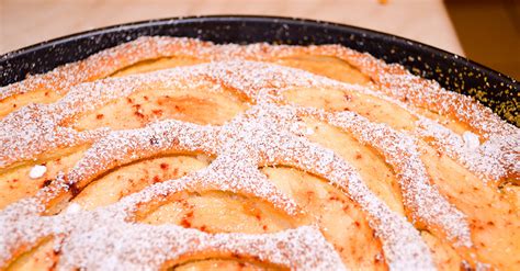 Das puddingpulver in 100 ml verpoorten original eierlikör einrühren und zu den kochenden äpfeln geben. Apfel-Eierlikör-Kuchen mit Marzipan - Kuchenrezepte mit ...