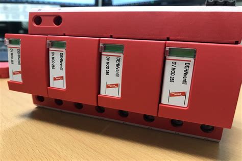 Innerer blitzschutz der innere blitzschutz, dient dem schutz der elektroinstallation innerhalb des objekts vor überspannungen sowie den auswirkungen des blitzstroms. Innerer Blitzschutz & Überspannungsschutz | Blitzschutz ...
