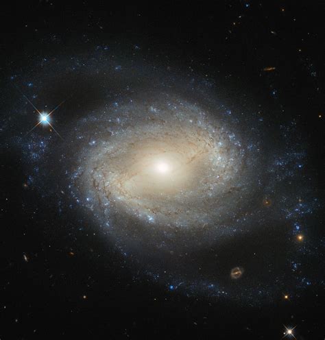 Hubble Image Of The Week Barred Spiral Galaxy Ngc 4639